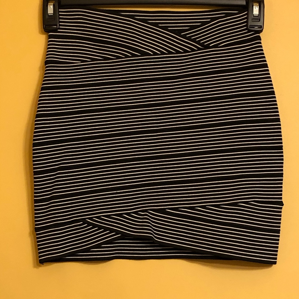 BCBG MaxAzria Preloved Skirt B24
